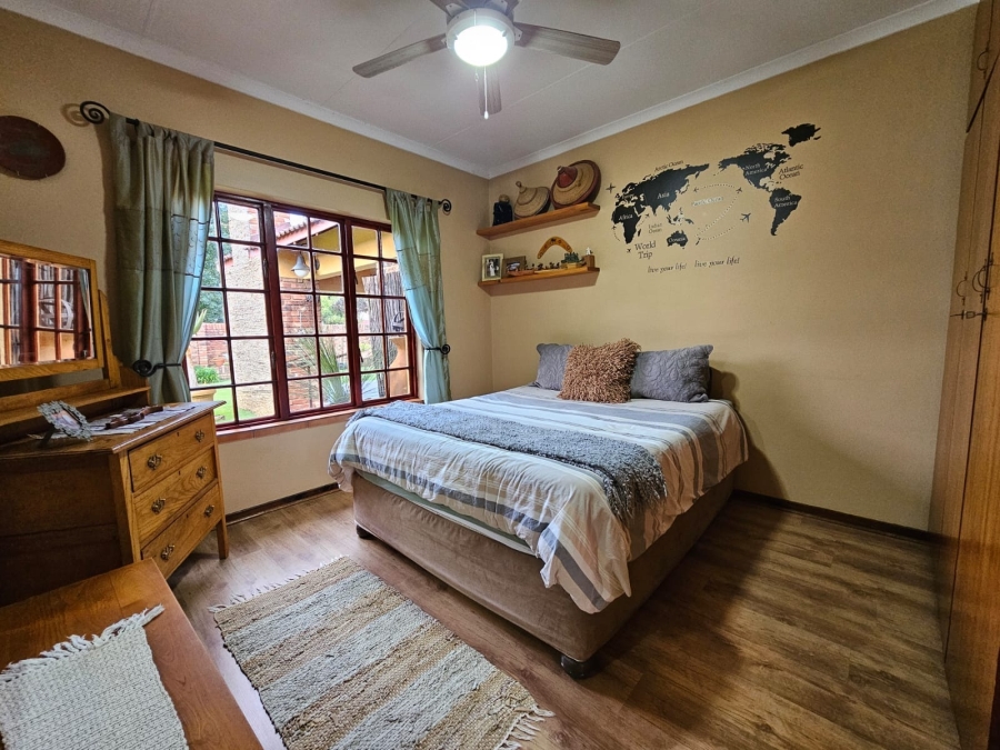 5 Bedroom Property for Sale in Miederpark North West